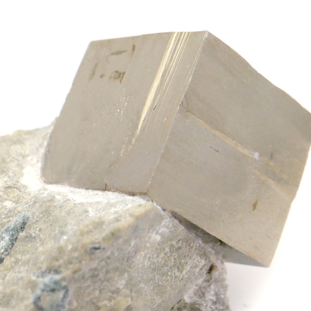 パイライト 原石 母岩付き スペイン ナバフン産 キュービック 結晶 1点もの 黄鉄鉱 pyrite パワーストーン 天然石