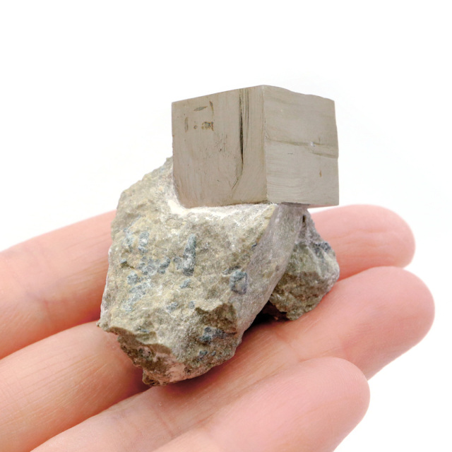 パイライト 原石 母岩付き スペイン ナバフン産 キュービック 結晶 1点もの 黄鉄鉱 pyrite パワーストーン 天然石