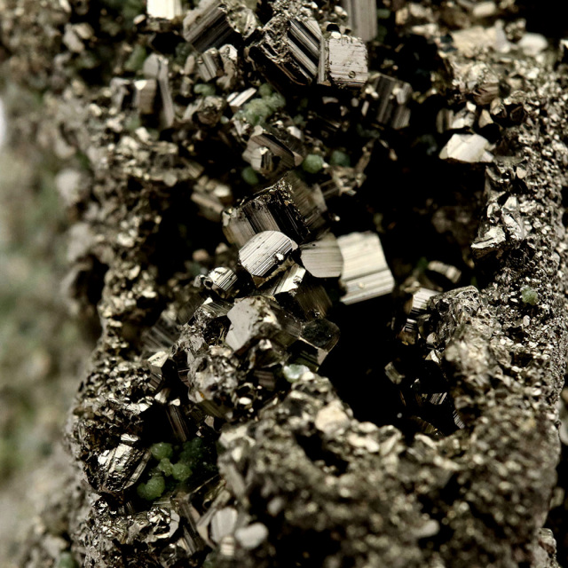 パイライト 原石 ペルー産 1点もの 黄鉄鉱 pyrite パワーストーン 天然石