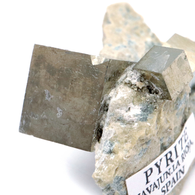 パイライト 原石 母岩付き 約25g スペイン ナバフン産 キュービック