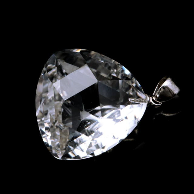 水晶 ペンダント 宝石質 AAA ネックレス トライアングルカット