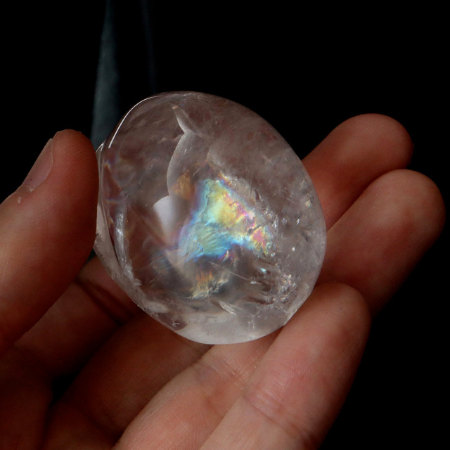 クリスタル スカル 天然水晶 虹入り 骸骨 置物 アイリスクォーツ ドクロ ブラジル産