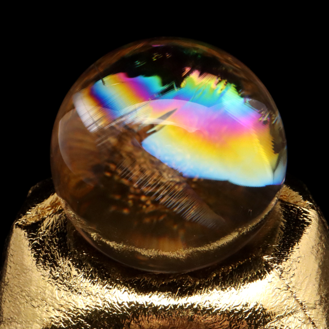 アイリスクォーツ 丸玉 水晶 虹入り AAA 天然 大玉 直径約63mm 座布団付き レインボー パワーストーン 天然石