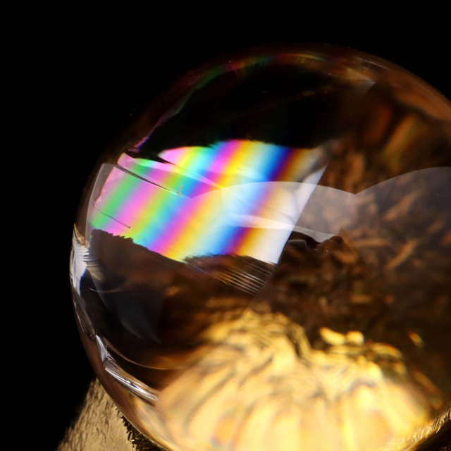アイリスクォーツ 丸玉 水晶 虹入り AAA 天然 直径約52mm 座布団付き レインボー パワーストーン 天然石