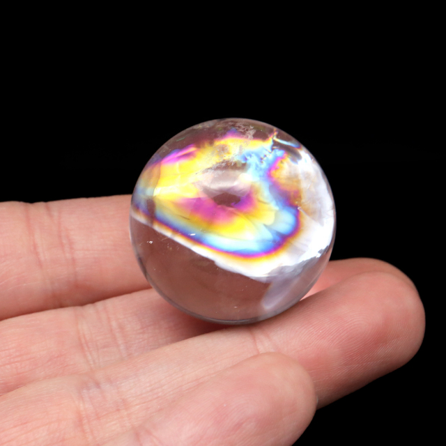 0725100  レインボーアイリスクォーツ　30ミリ　台座付き アイリスクォーツ 丸玉 水晶 虹入り AA 天然 直径約30mm 台座