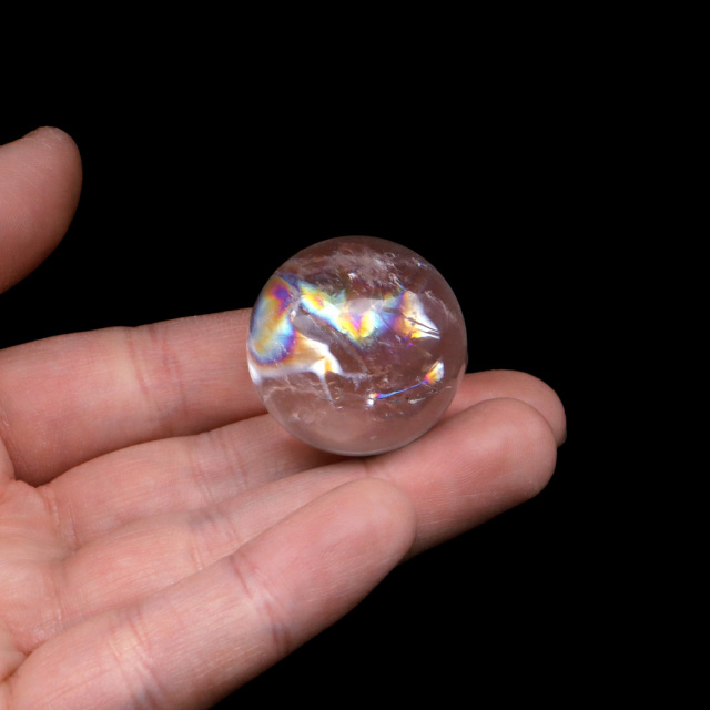 アイリスクォーツ 丸玉 水晶 虹入り AA 天然台座付き レインボー パワーストーン 天然石 1点もの 置き物 玉 球 本物 風水 グッズ 占い