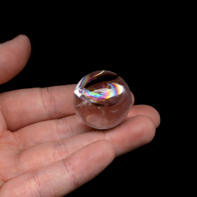 アイリスクォーツ 丸玉 水晶 虹入り AA 天然台座付き レインボー パワーストーン 天然石 1点もの 置き物 玉 球 本物 風水 グッズ 占い