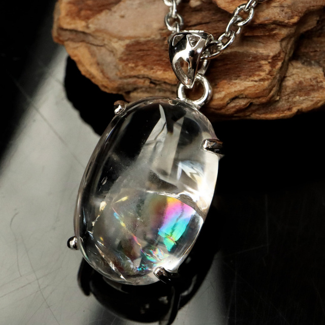 アイリスクォーツ 虹入り 水晶 ペンダント高品質 チェーン付き パワーストーン
