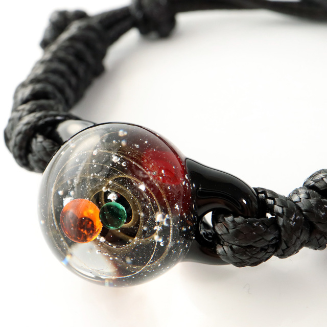 ガラスの中に宇宙を閉じ込めた 耐熱ガラス アート ブレスレット 惑星 銀河 幻想的 紐