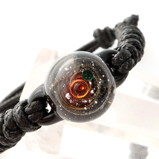 ガラスの中に宇宙を閉じ込めた 耐熱ガラス アート ブレスレット 惑星 銀河 幻想的 紐