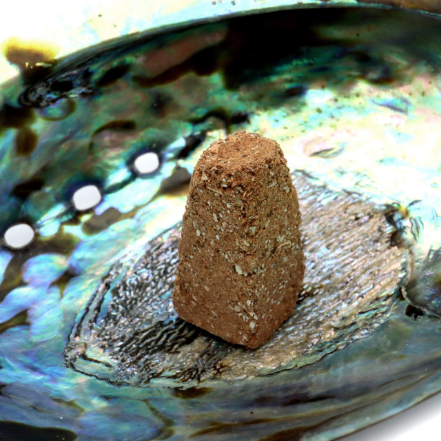 ホワイトセージ お香 コーン 5本入り 角タイプ 高さ約3cm ハンドメイド 三角香 アロマ インセンス 空間 浄化