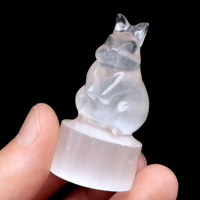 セレナイト うさぎ 置き物 モロッコ産 ウサギ 兎 干支 卯 キャッツアイセレナイト オブジェ 透石膏 天然ジプサム