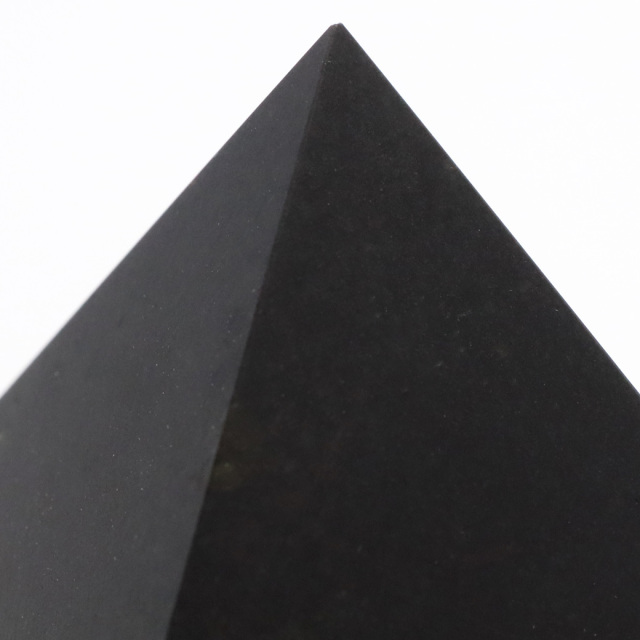 シュンガイト ピラミッド 28mm前後 Sサイズ ロシア カレリア共和国シュンガ 天然石 パワーストーン Shungite