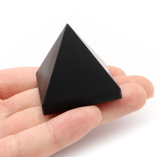 シュンガイト ピラミッド 37mm前後 Mサイズ ロシア カレリア共和国シュンガ 天然石 パワーストーン Shungite