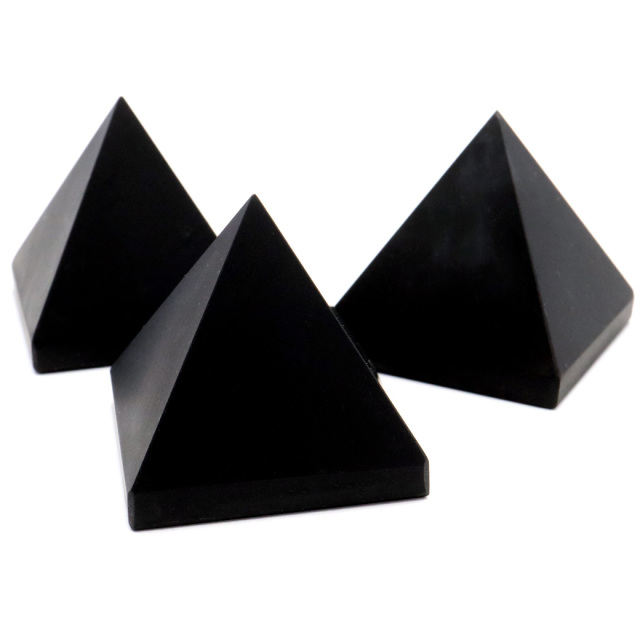 シュンガイト ピラミッド 37mm前後 Mサイズ ロシア カレリア共和国シュンガ 天然石 パワーストーン Shungite
