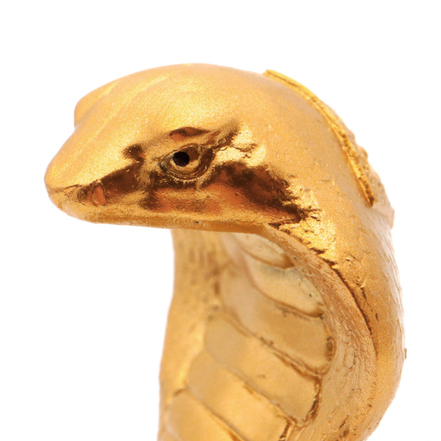 蛇 2025年 干支 巳 置き物 コブラ ガラス玉付 Sサイズ 樹脂製 正月 新年 縁起物 彫り物 開運 元宝 財運 商売繁盛 風水グッズ へび 置物