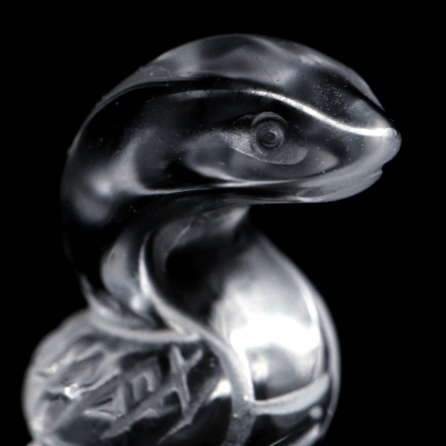 蛇 天然水晶 置き物 お守り ミニサイズ 白蛇 干支 巳年 2025年 正月 新年 縁起物 彫り物 置物 へび年 パワーストーン 蛇の置物 玄関 最強