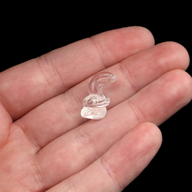 蛇 天然水晶 置き物 お守り ミニサイズ 白蛇 干支 巳年 2025年 正月 新年 縁起物 彫り物 置物 へび年 パワーストーン 蛇の置物 玄関 最強