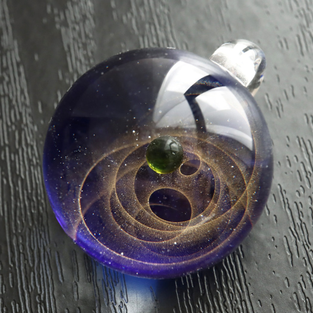 まるで自分が月から　地球 惑星を眺めているよう　幻想的　ガラスペンダントランプ まるで自分が月から 地球 惑星を眺めているよう 幻想的 ガラス