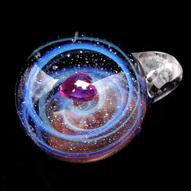 ガラスの中に宇宙を閉じ込めた 耐熱ガラス アート ペンダント 惑星 銀河 幻想的 革紐 ネックレス