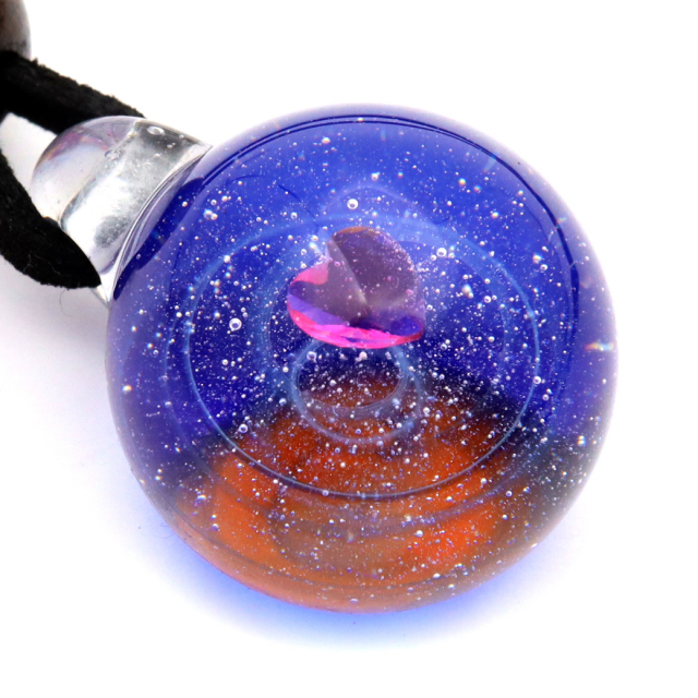 ガラスの中に宇宙を閉じ込めた 耐熱ガラス アート ペンダント 惑星 銀河 幻想的 革紐 ネックレス