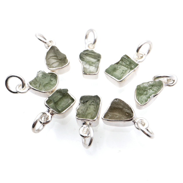 モルダバイト ペンダント 天然石 ネックレス SSサイズ Silver925 モルダウ石 チェコ産 宇宙 ガラス パワーストーン