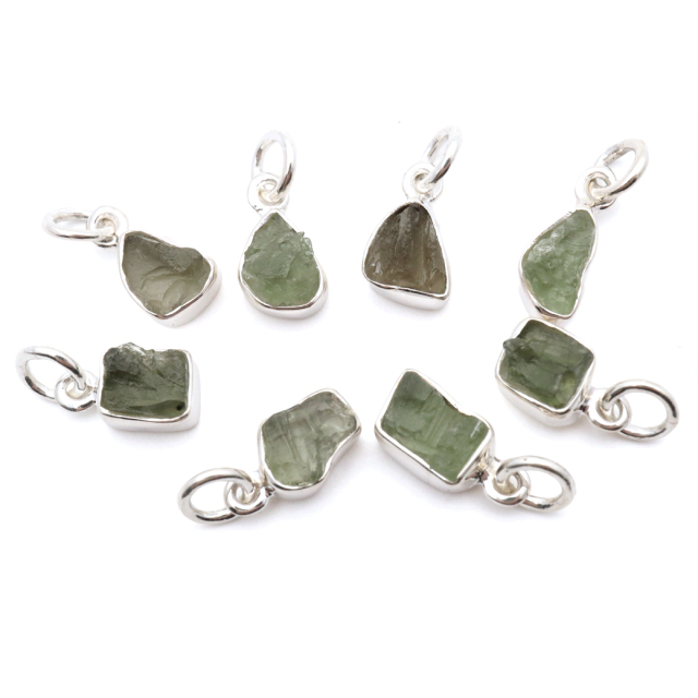 モルダバイト ペンダント 天然石 ネックレス SSサイズ Silver925 モルダウ石 チェコ産 宇宙 ガラス パワーストーン