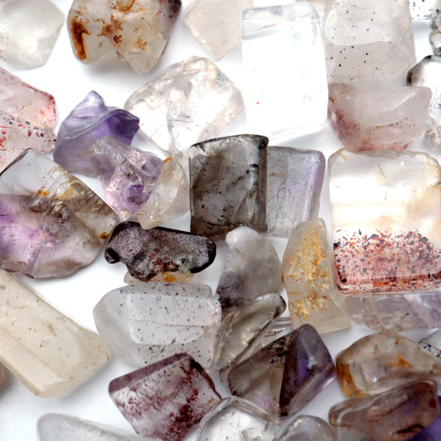 スーパーセブン さざれ 100g 中粒 他鉱物を閉じ込めた水晶 天然石 パワーストーン 浄化グッズ ネイルパーツ 材料