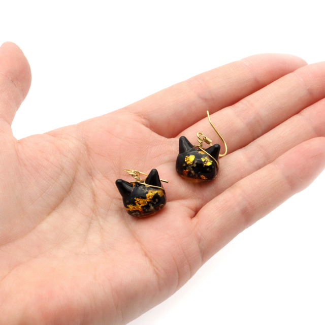 ホタルガラス ピアス 猫 光る イエロー ゴールド 蓄光 かわいい フック レディース 両耳用 沖縄 お土産 おしゃれ とんぼ玉 ねこ ネコ