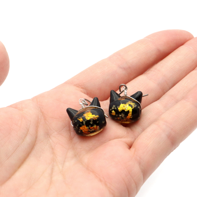 ホタルガラス ピアス 猫 光る イエロー ゴールド 蓄光 かわいい フック レディース 両耳用 沖縄 お土産 おしゃれ とんぼ玉 ねこ ネコ