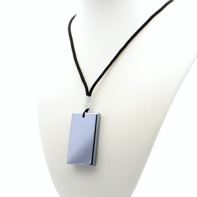 テラヘルツ鉱石 本物 ペンダント スクエア ネックレス かっこいい 鏡面仕上げ 紐 アジャスター おしゃれ 効果 健康 男性 女性
