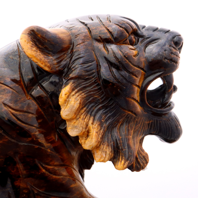 タイガーアイ 虎 置物 彫刻 台座付き 2.6kg 虎眼石 風水 干支 とら 寅