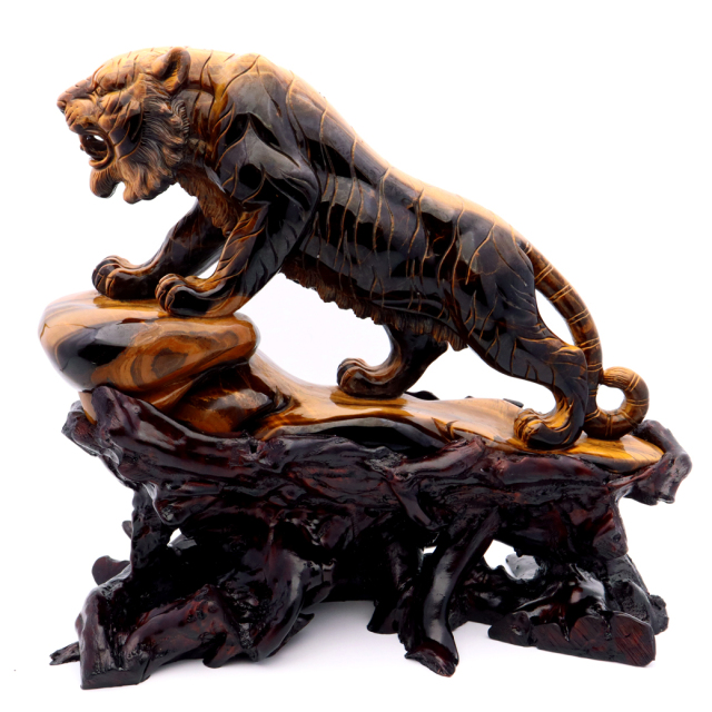 タイガーアイ 虎 置物 彫刻 台座付き 2.6kg 虎眼石 風水 干支 とら 寅