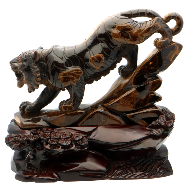 タイガーアイ 虎 置物 彫刻 台座付き 3.4kg 虎眼石 風水 干支 とら 飾り物