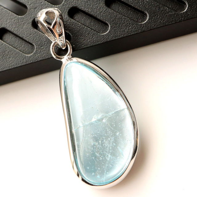 ブルートパーズ ペンダント Silver925 チェーン付き 1点物