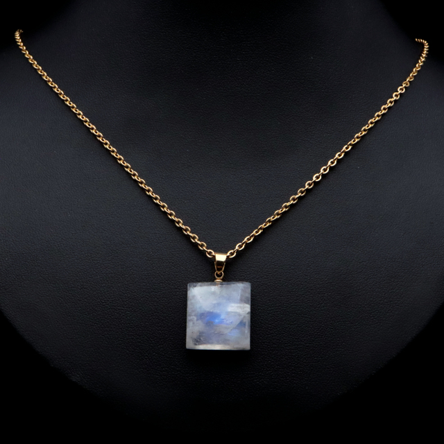 ムーンストーン ネックレス 6月 誕生石 天然石 レインボー ムーンストーン ペンダント 長石 moonstone 1点物