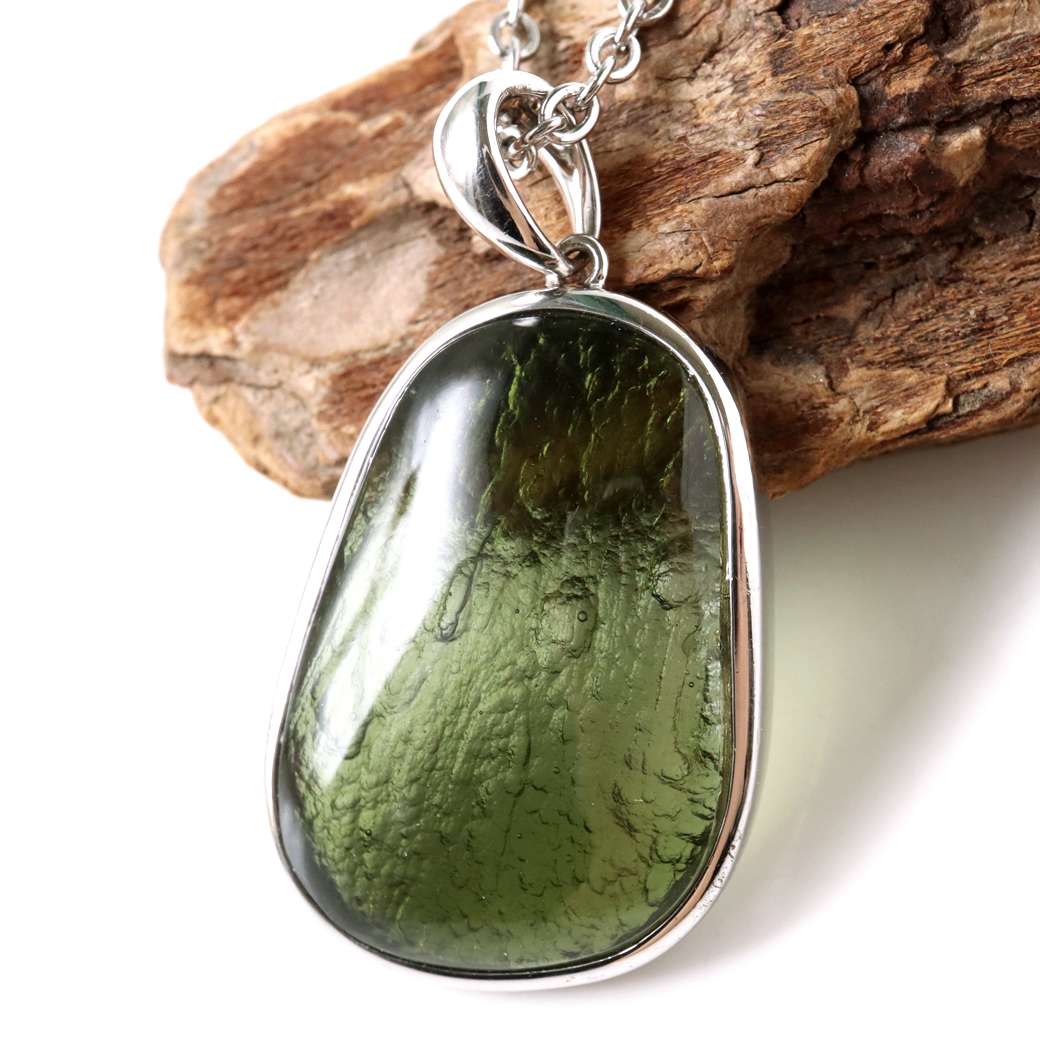 モルダバイト ネックレス 鑑別書付き 天然石 ペンダント 超高品質 龍紋がはっきりと見える 本物 Silver925