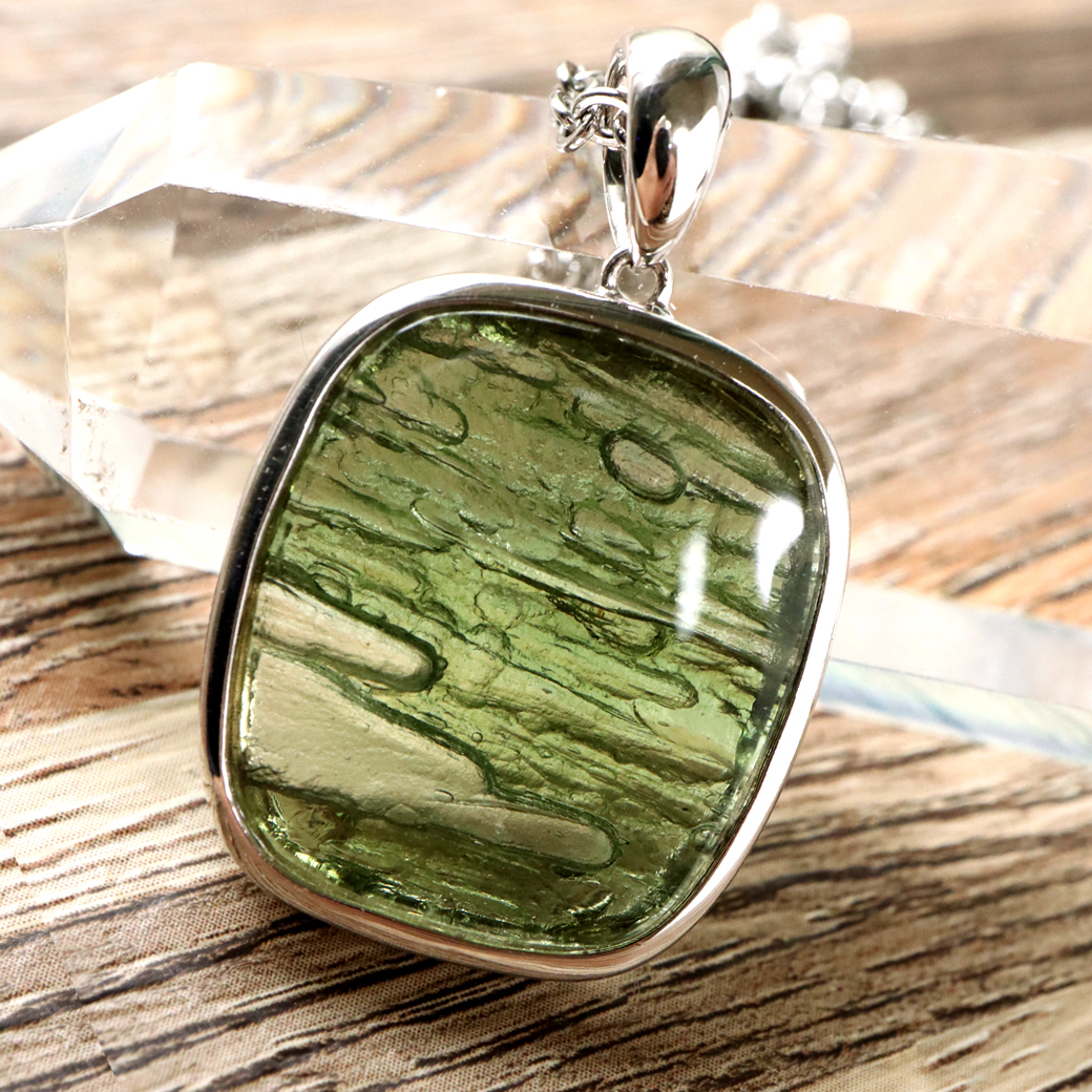 モルダバイト ネックレス 鑑別書付き 天然石 ペンダント 超高品質 龍紋がはっきりと見える 本物 Silver925