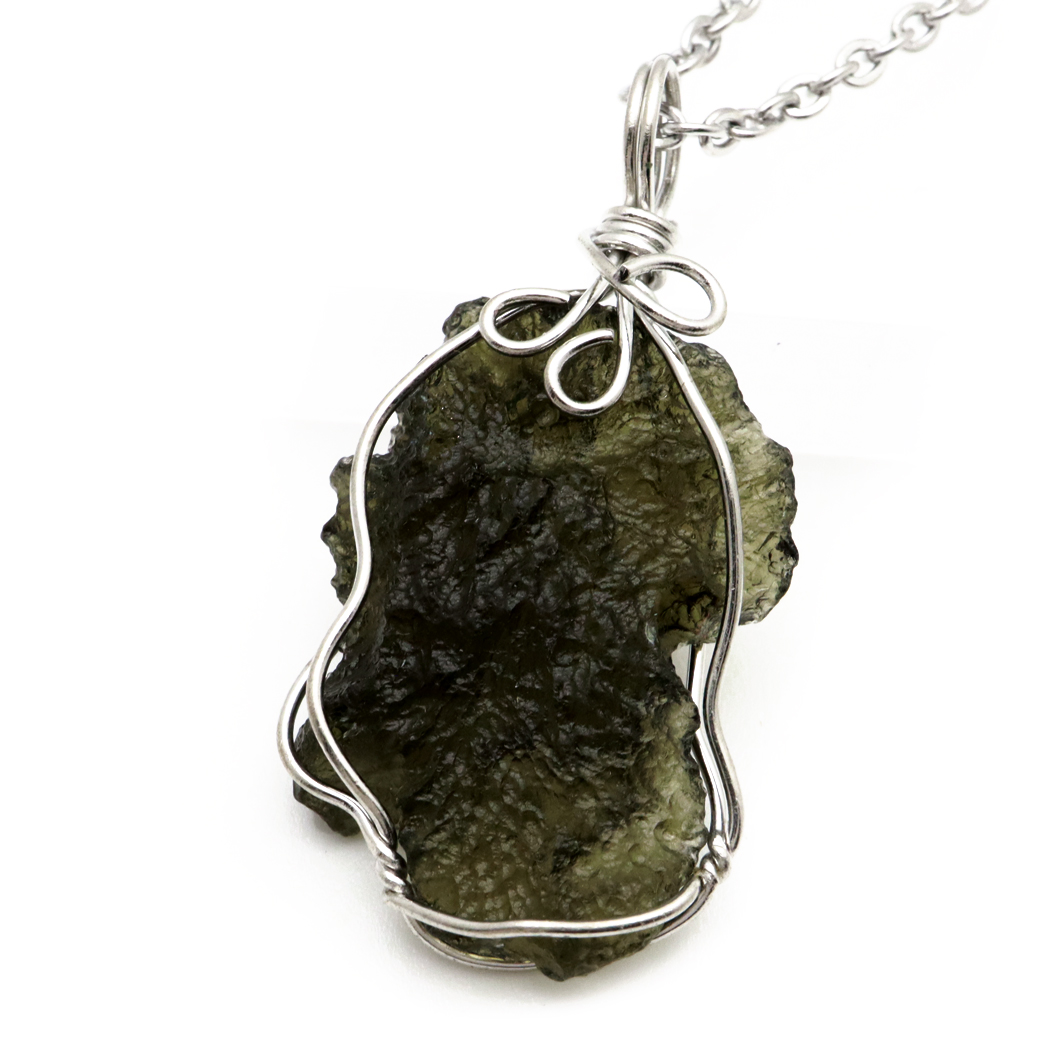 モルダバイト ネックレス 鑑別書付き 天然石 ペンダント ラフロック AAA タンブル ワイヤー枠