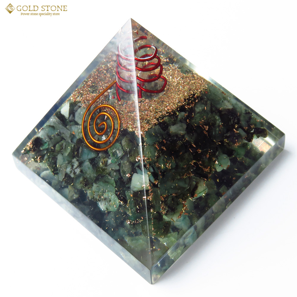 グリーンクォーツ使用 水晶単結晶入り オルゴナイトピラミッド 大人気スピリチュアルグッズ 幅約65-70mm前後