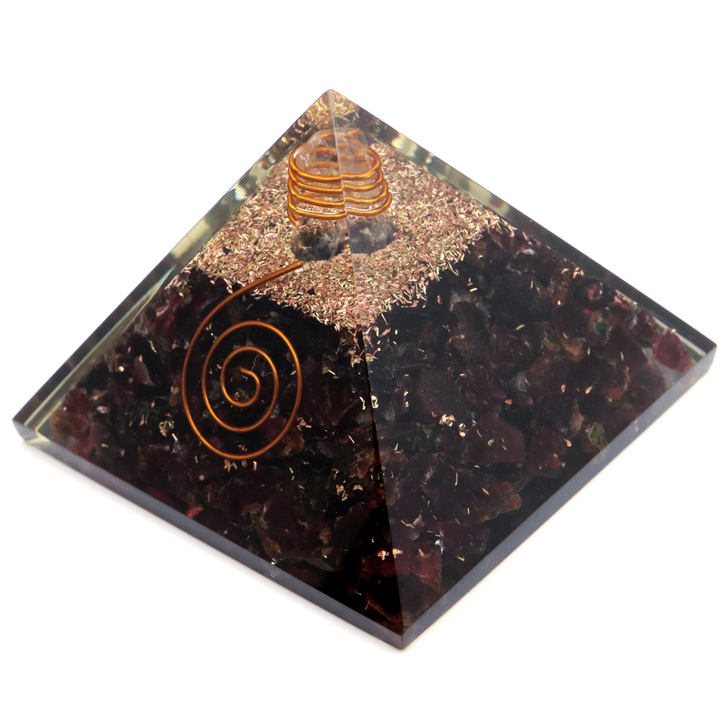 ガーネット使用 水晶単結晶入り オルゴナイトピラミッド 大人気スピリチュアルグッズ 幅約65-70mm前後