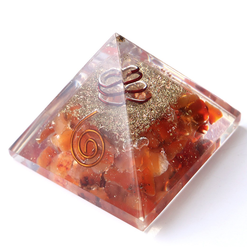 カーネリアン使用 水晶単結晶入り オルゴナイトピラミッド 大人気スピリチュアルグッズ 幅約55mm前後