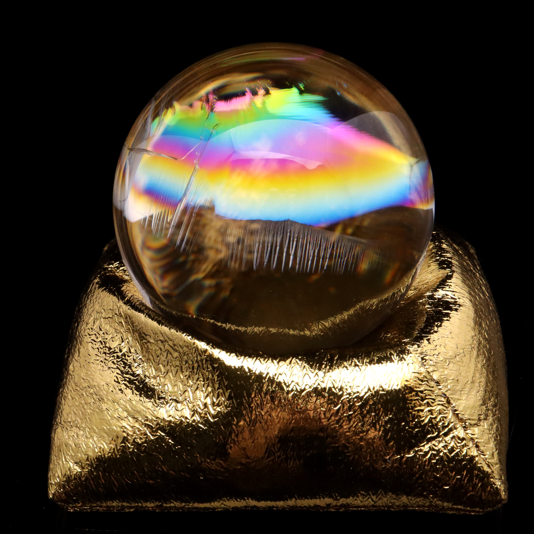 アイリスクォーツ 丸玉 水晶 虹入り AAA 天然 大玉 直径約63mm 座布団付き レインボー パワーストーン 天然石