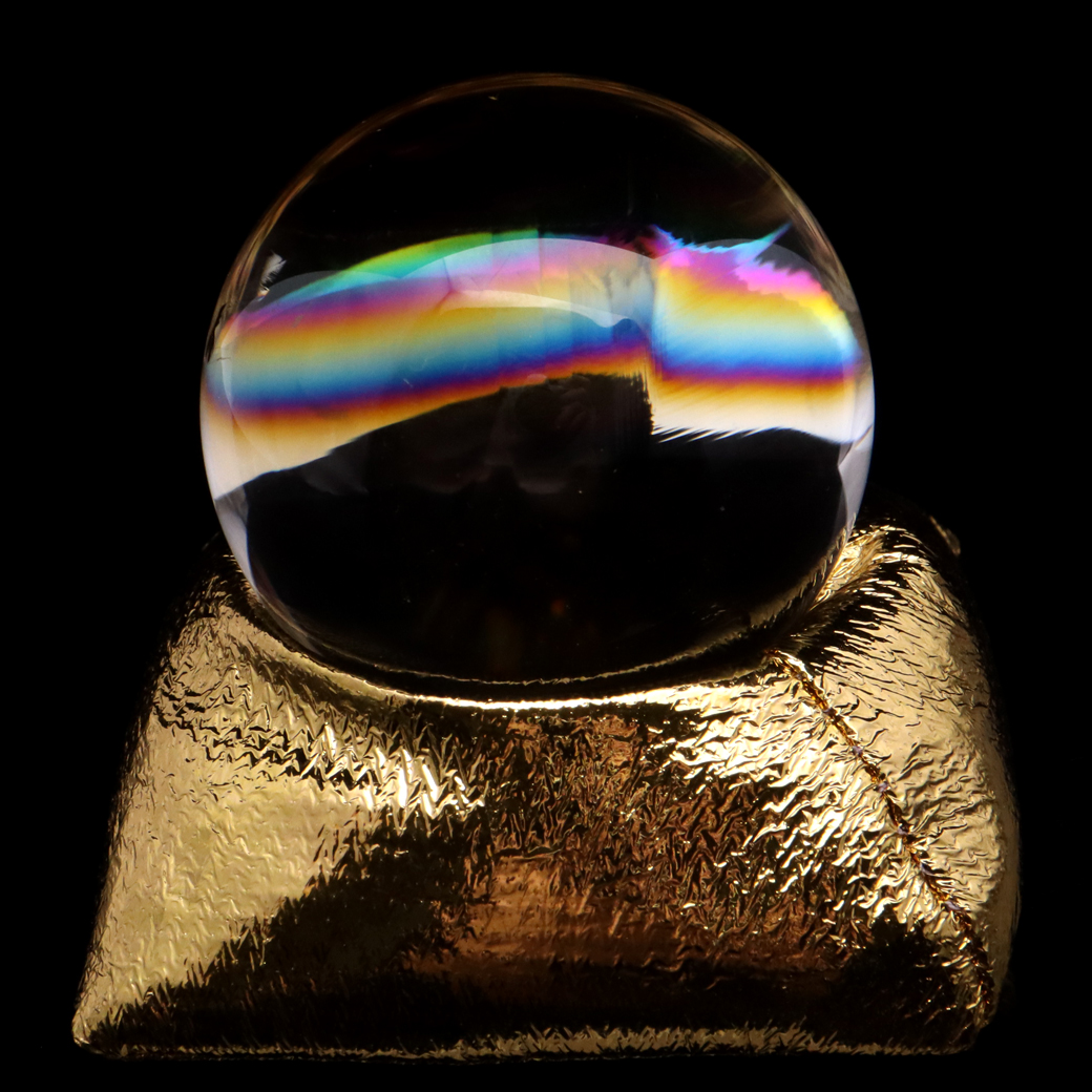 アイリスクォーツ 丸玉 水晶 虹入り AAA 天然 直径約52mm 座布団付き レインボー パワーストーン 天然石