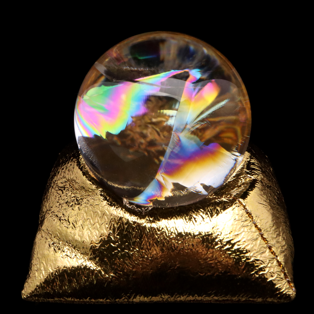 アイリスクォーツ 丸玉 水晶 虹入り AAA 天然 直径約47mm 座布団付き レインボー パワーストーン 天然石