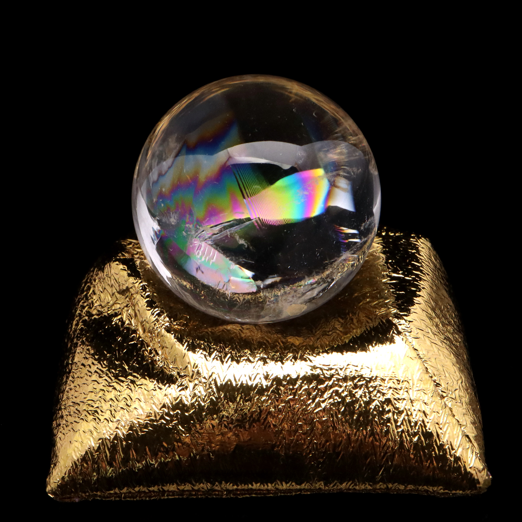 アイリスクォーツ 丸玉 水晶 虹入り AAA 天然 直径約40mm 座布団付き レインボー パワーストーン 天然石