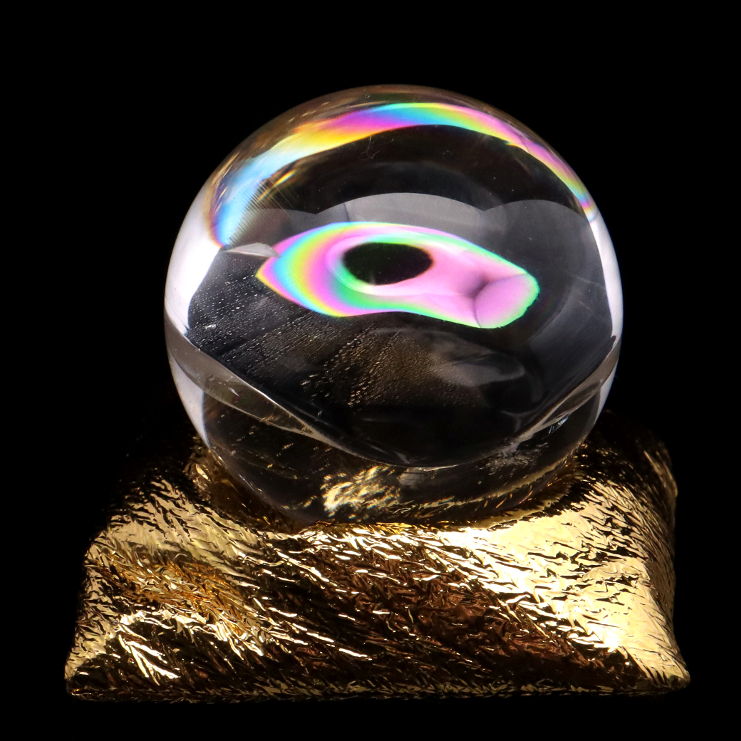 アイリスクォーツ 丸玉 水晶 虹入り AAA 天然 直径約38mm 座布団付き レインボー パワーストーン 天然石