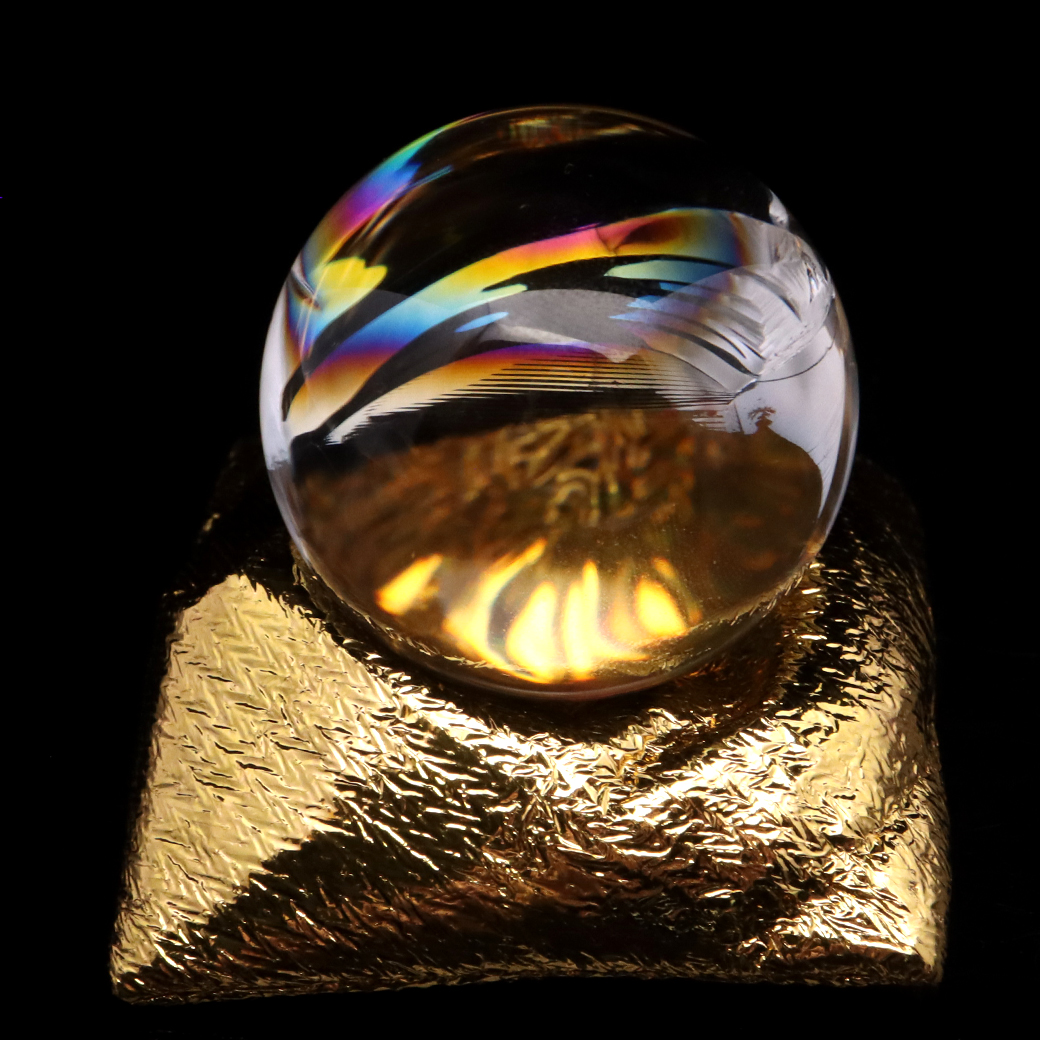 アイリスクォーツ 丸玉 水晶 虹入り AAA 天然 直径約36mm 座布団付き レインボー パワーストーン 天然石