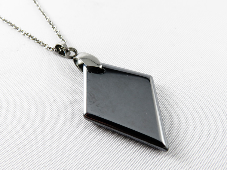 テラヘルツひし形ペンダント