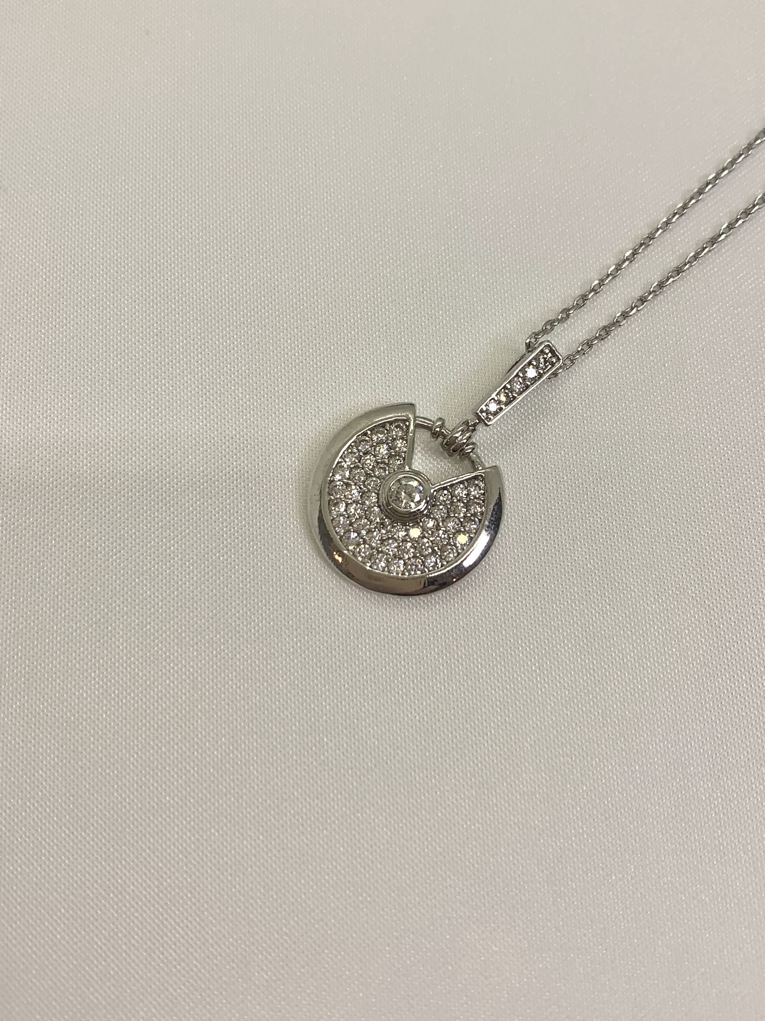 ラウンドショートネックレス